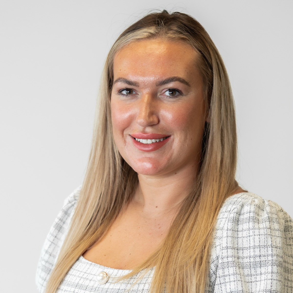 Ellie Carter - Sales Manager